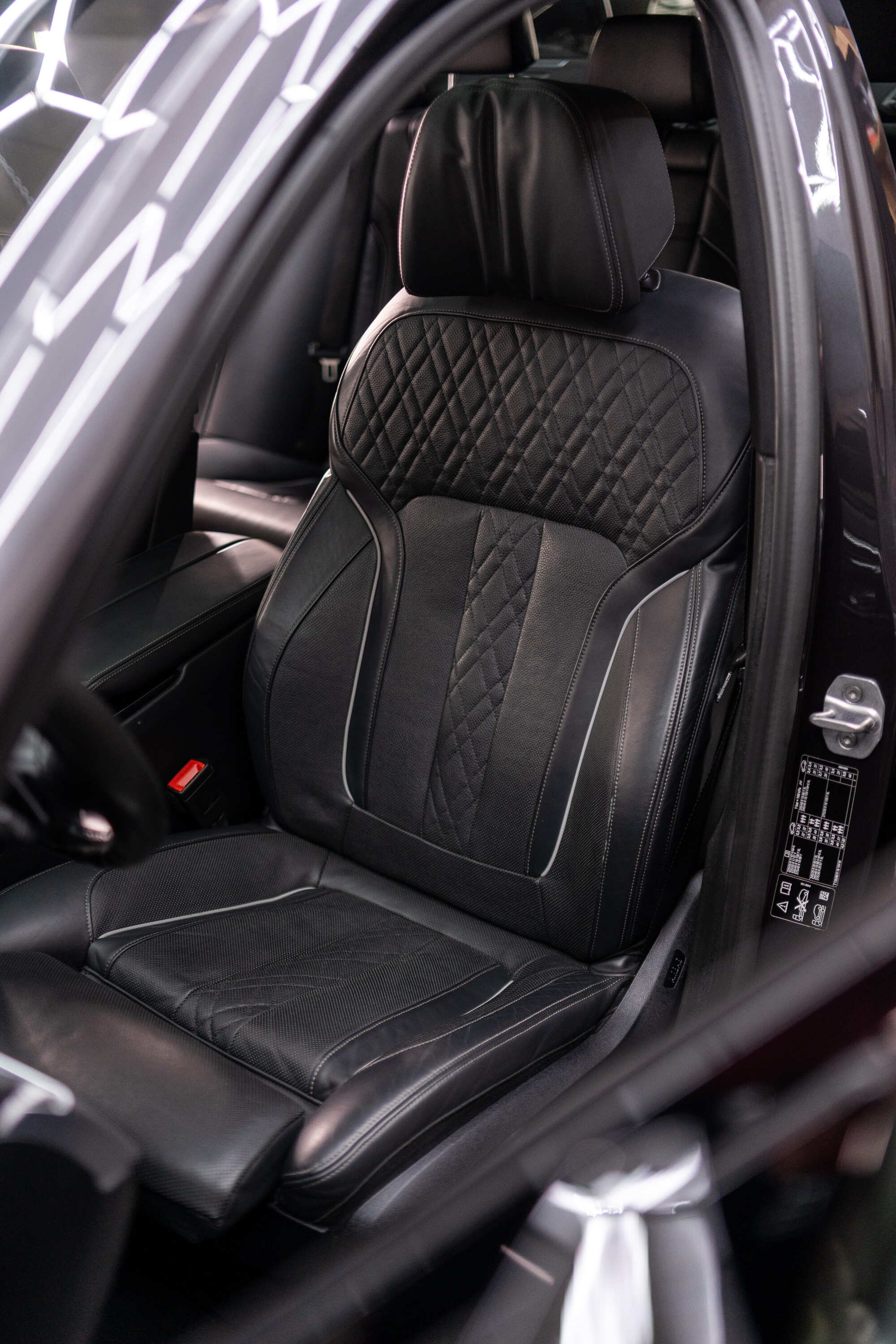 Czyszczenie oraz impregnacja tapicerki/elementów skórzanych